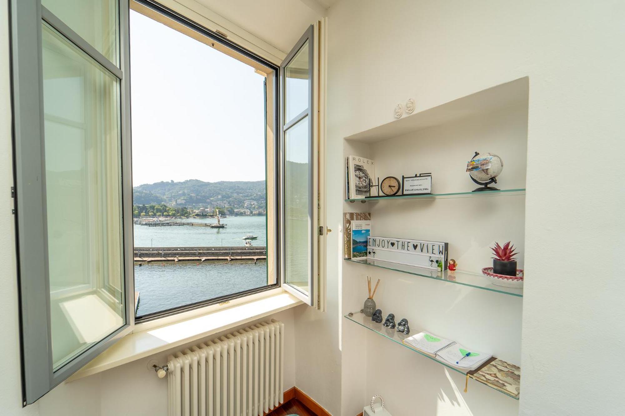 Appartamento Esclusivo Fronte Lago, In Centro A Como Con Garage Exterior photo