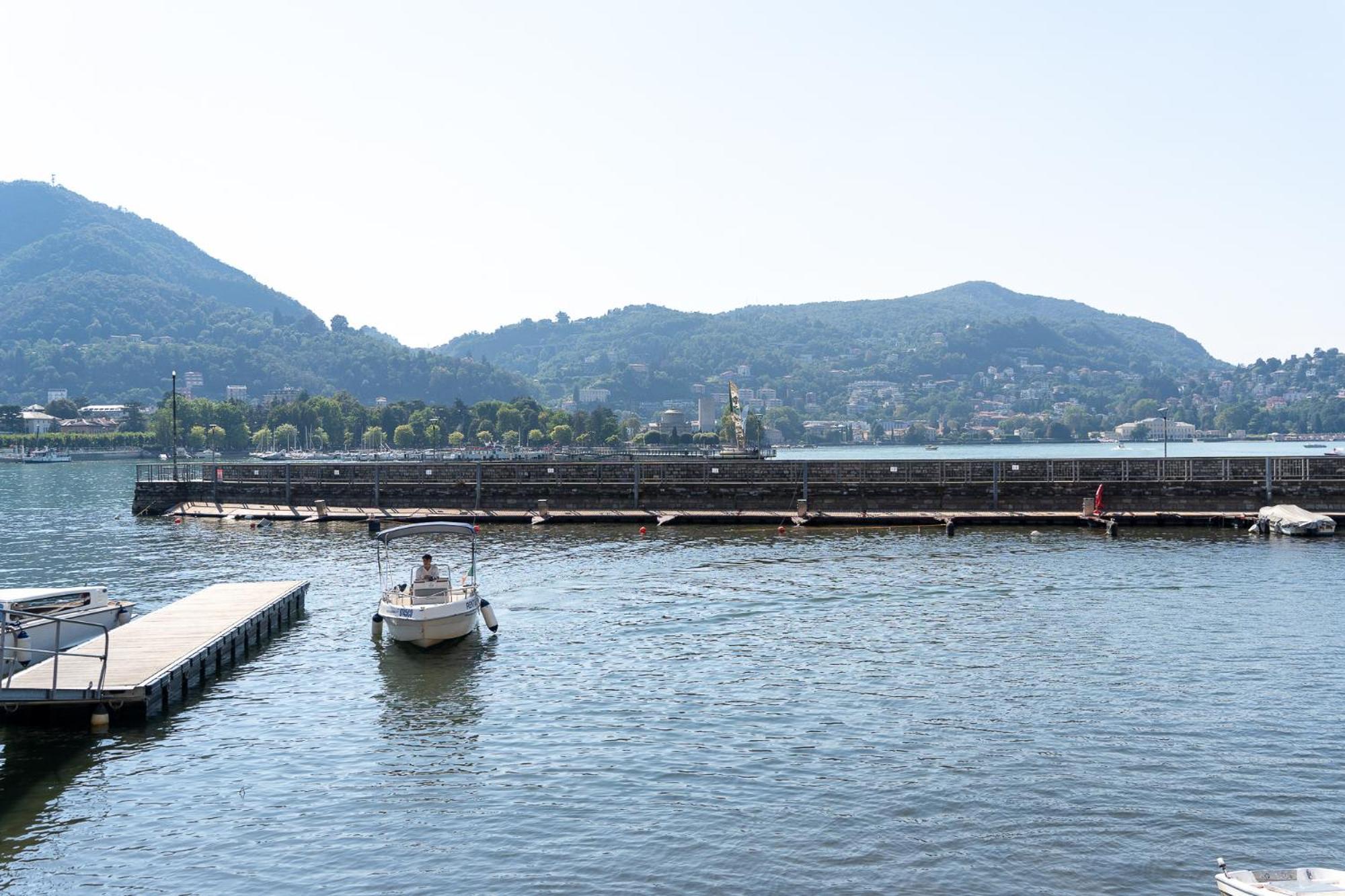 Appartamento Esclusivo Fronte Lago, In Centro A Como Con Garage Exterior photo
