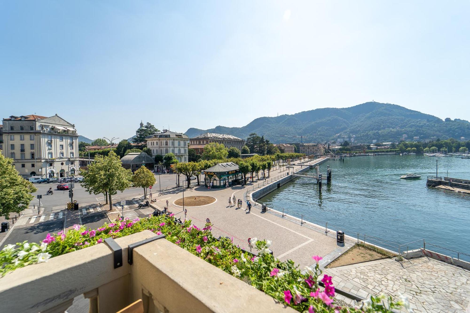 Appartamento Esclusivo Fronte Lago, In Centro A Como Con Garage Exterior photo